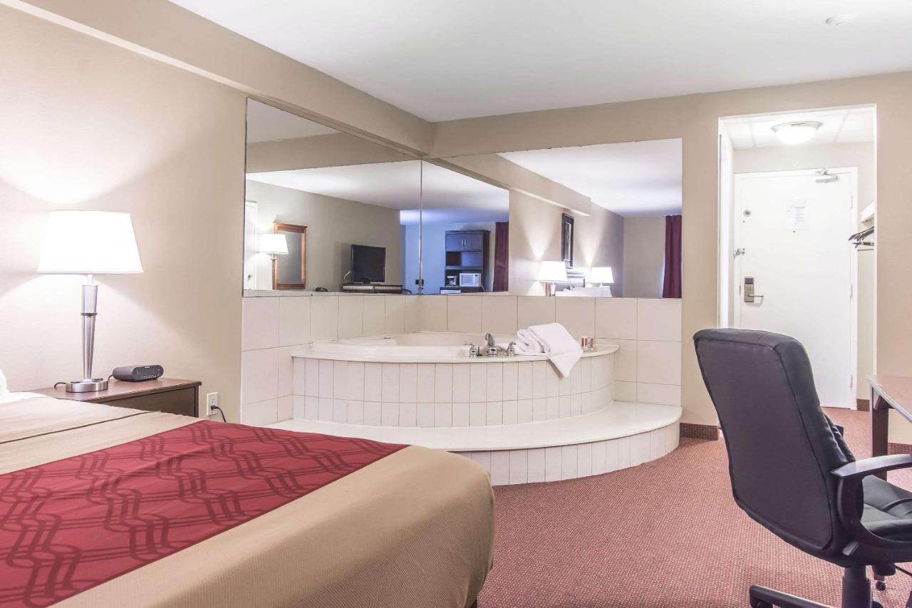 Econo Lodge Orillia Kültér fotó